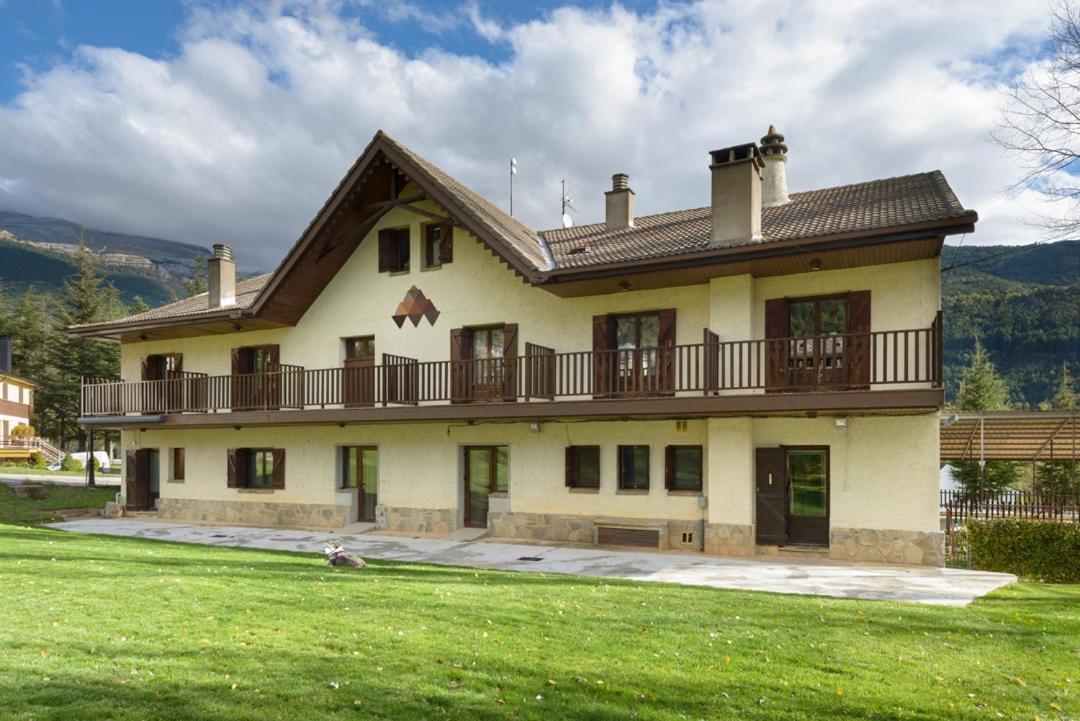 Albergue Villanua Bagian luar foto